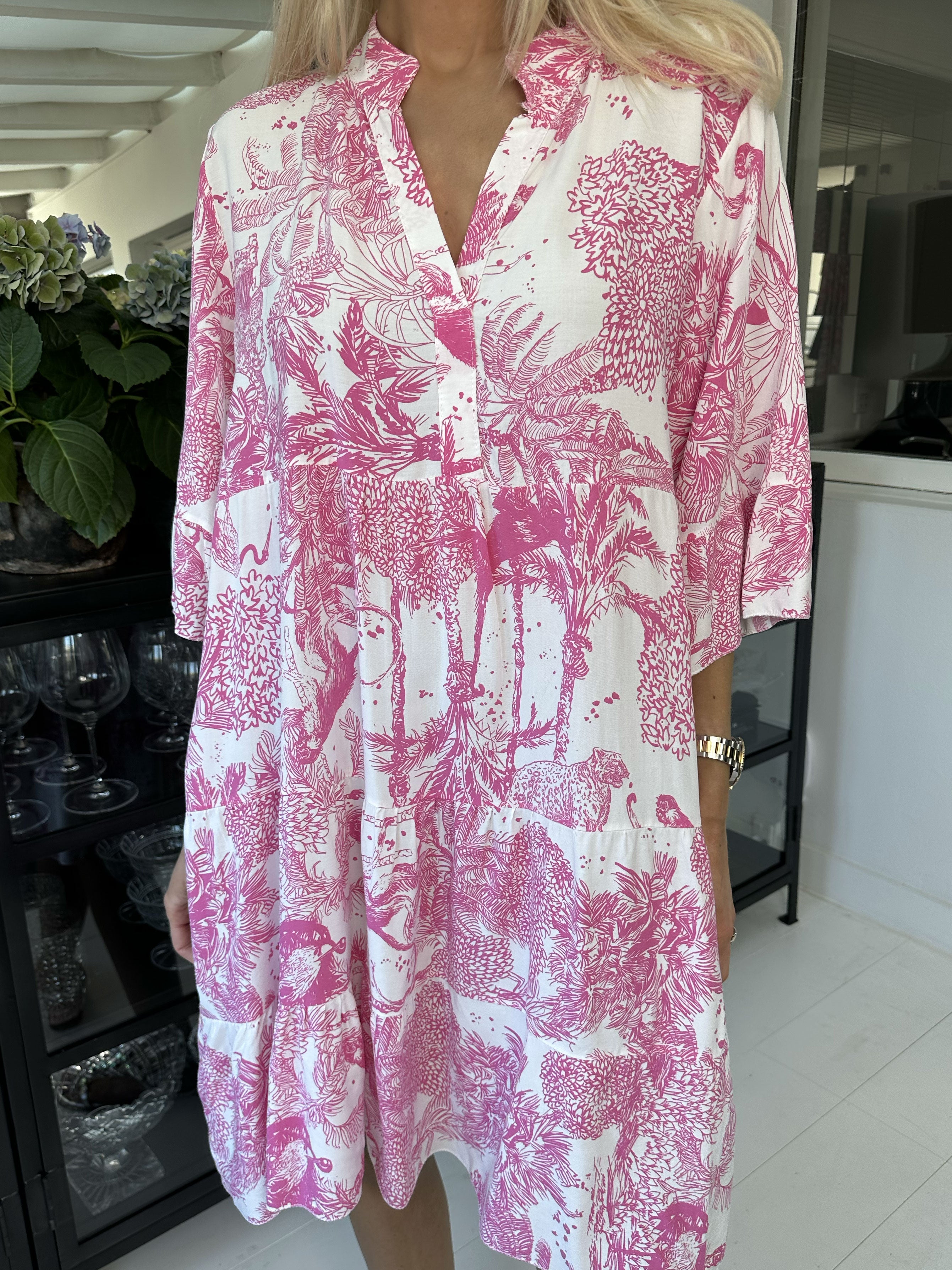 Abbie - Sød kjole med junglemotiv